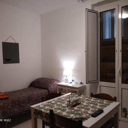 Camere Simili A Ostello Solo Per Uomini - Hostel-Like Rooms Only For Man 塔兰托 外观 照片