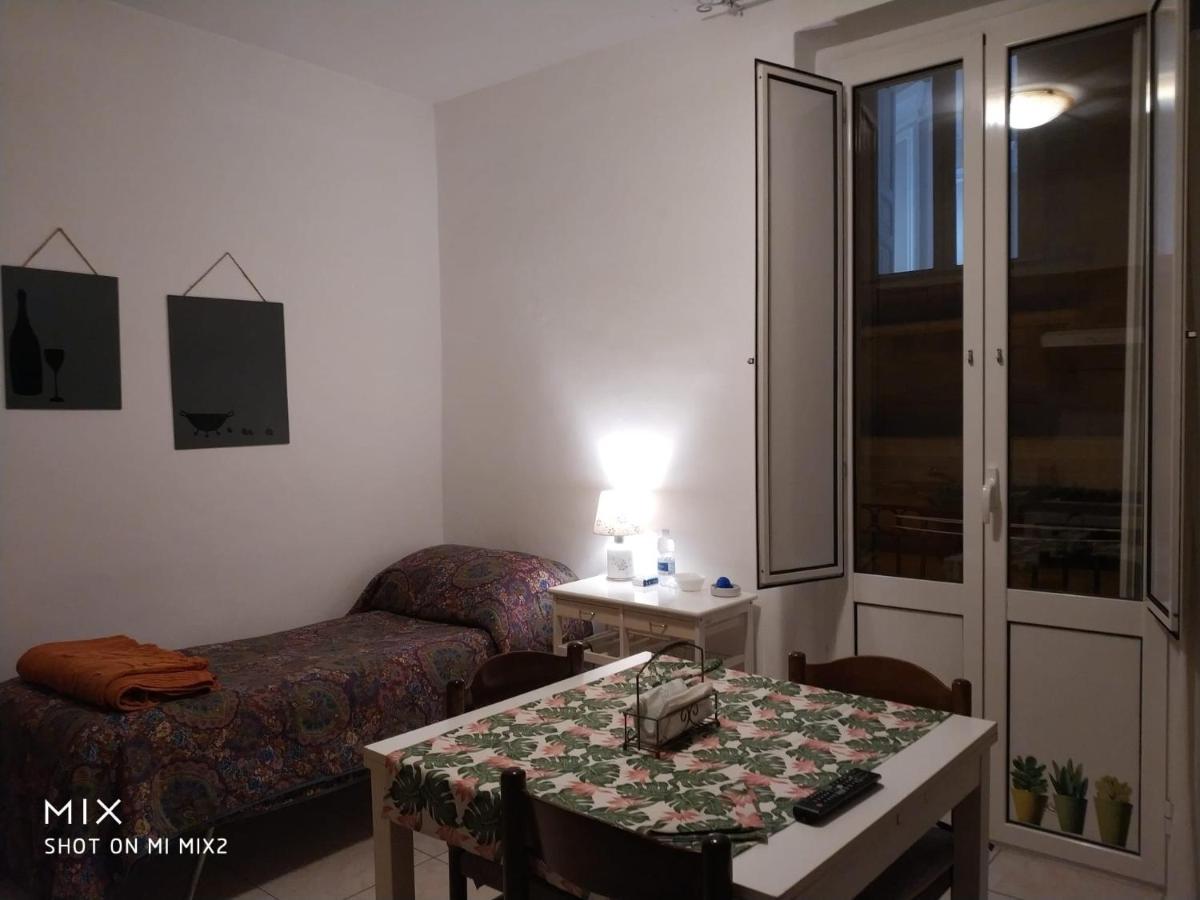 Camere Simili A Ostello Solo Per Uomini - Hostel-Like Rooms Only For Man 塔兰托 外观 照片