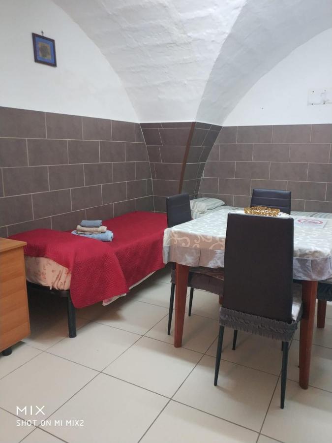Camere Simili A Ostello Solo Per Uomini - Hostel-Like Rooms Only For Man 塔兰托 外观 照片